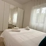 דירה Metro House